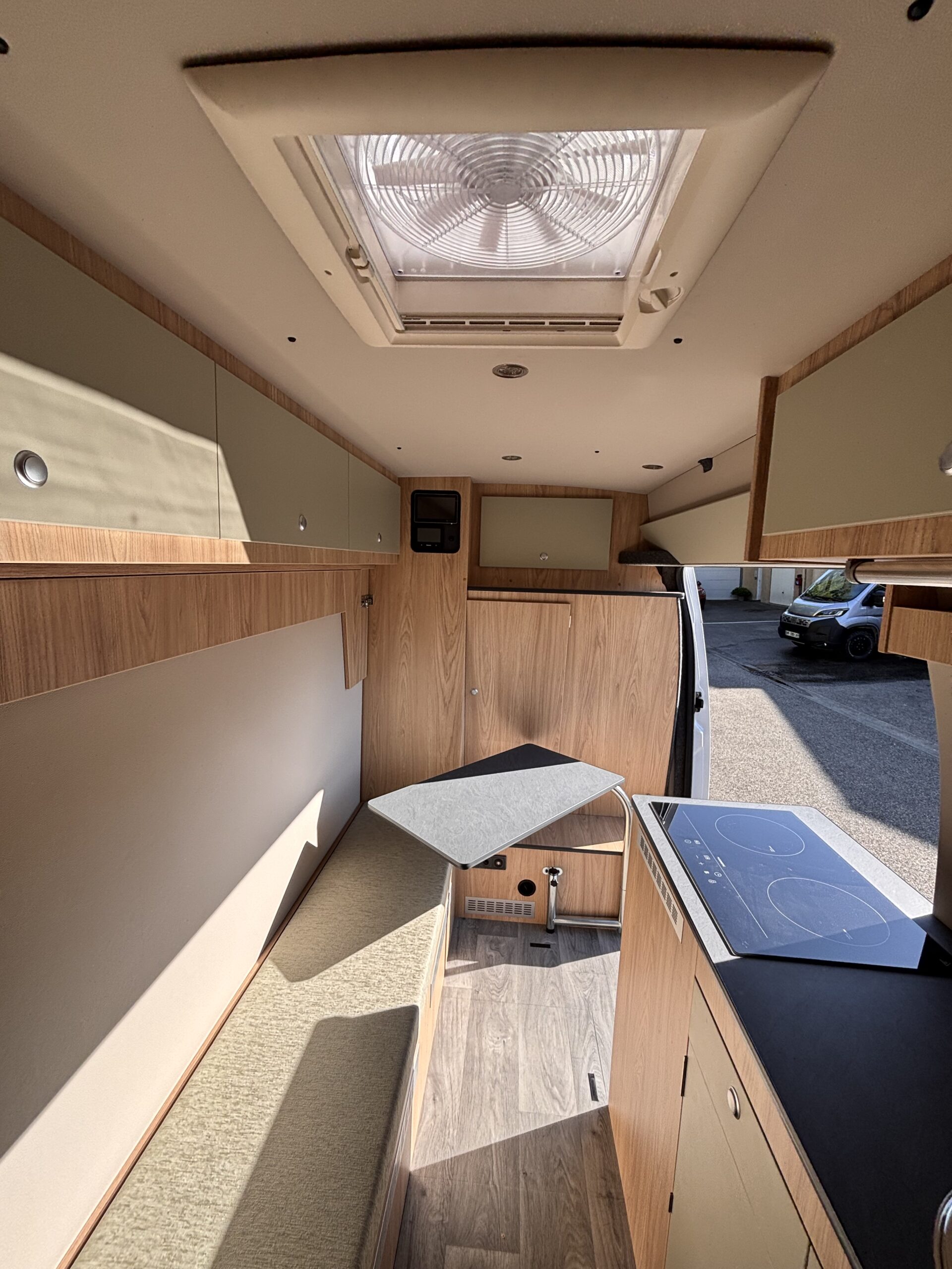 Renault Master L3H3 aménagé : un fourgon autonome et discret signé Isère Évasion